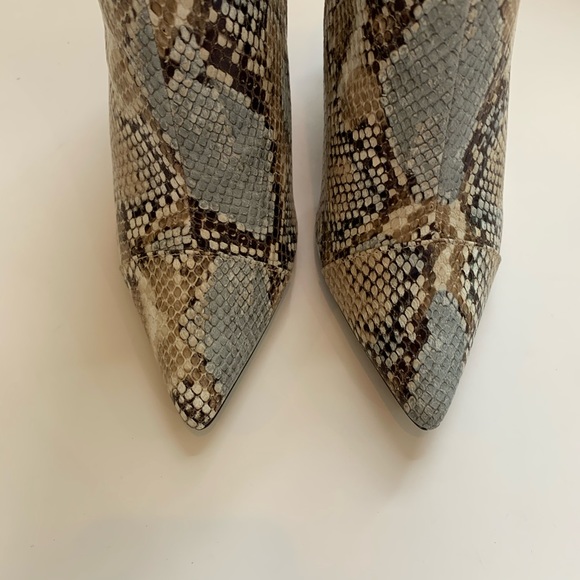 HP🎉 Pointy toe high heel vegan python ankle boot - Picture 4 of 7